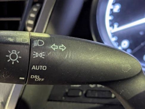 Used 2018 Toyota Camry SE image 7