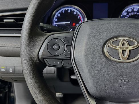 Used 2018 Toyota Camry LE FWD image 19