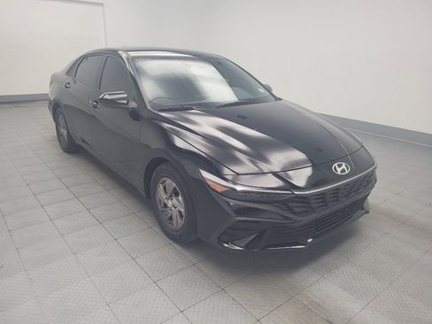Used 2025 Hyundai Elantra SE FWD image 13