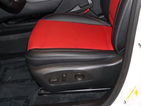 Used 2025 Chevrolet Equinox EV RS FWD image 17