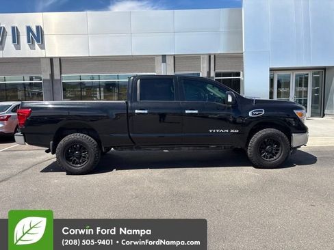 Used 2018 Nissan Titan SV AWD/4WD image 5