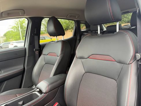 Used 2025 Nissan Kicks SR FWD image 10