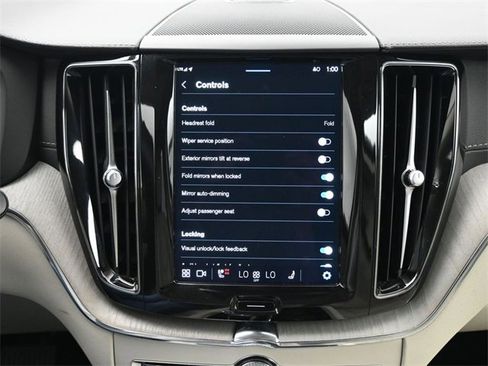 Used 2024 Volvo XC60 B5 Ultimate w/ Protection Package Premier image 17