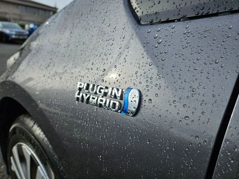 Used 2021 Toyota Prius Prime XLE image 18