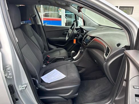 Used 2017 Chevrolet Trax LT AWD/4WD image 24