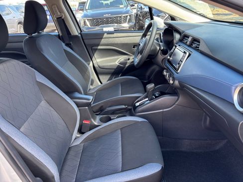 Used 2025 Nissan Versa SV FWD image 34