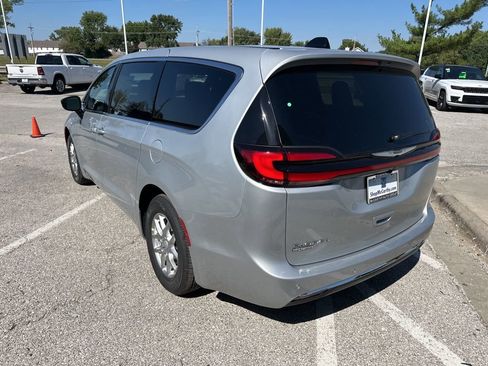 New 2026 Chrysler Pacifica Select image 23