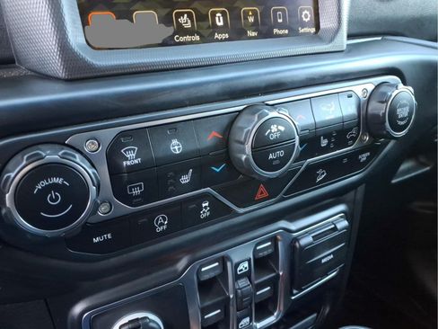 Used 2021 Jeep Wrangler Unlimited Sahara AWD/4WD image 11