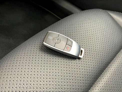 Used 2020 Mercedes-Benz GLC 300 4MATIC image 15