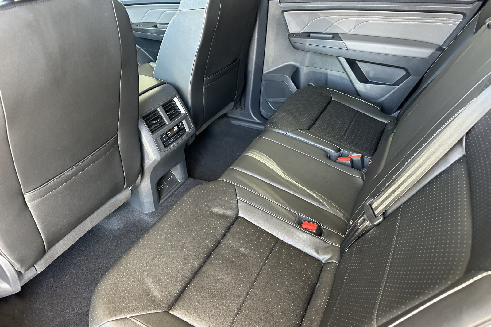 Used 2023 Volkswagen Atlas SE FWD image 11