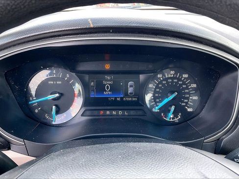 Used 2017 Ford Fusion SE image 16