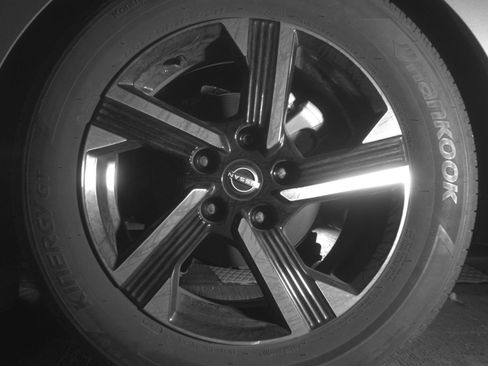 Used 2025 Nissan Sentra SV FWD image 17