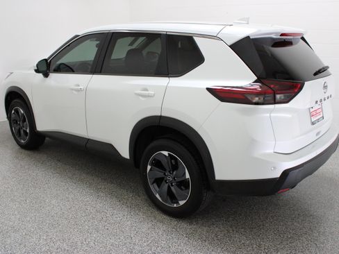 Used 2025 Nissan Rogue SV FWD image 9