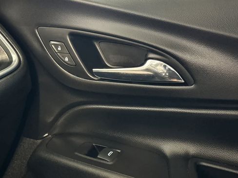 Used 2018 Chevrolet Equinox Premier FWD image 21