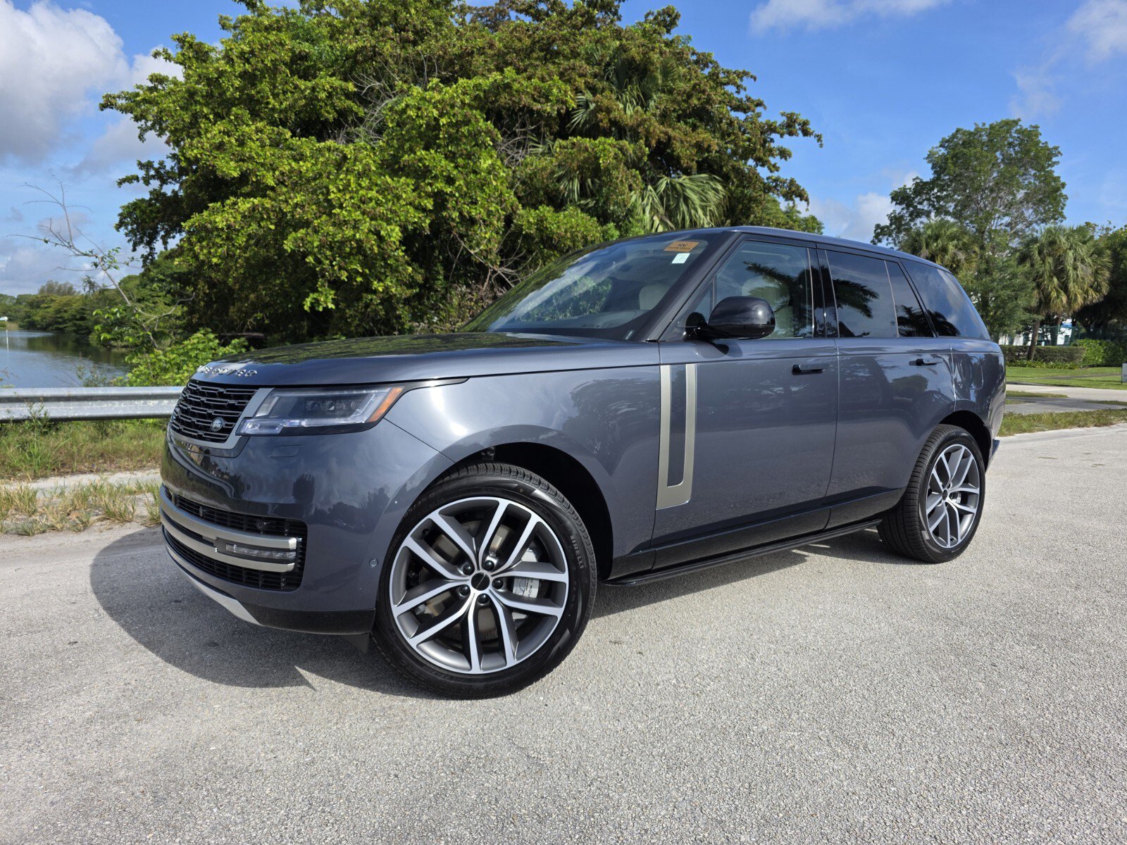 New 2026 Land Rover Range Rover SE AWD/4WD image 1