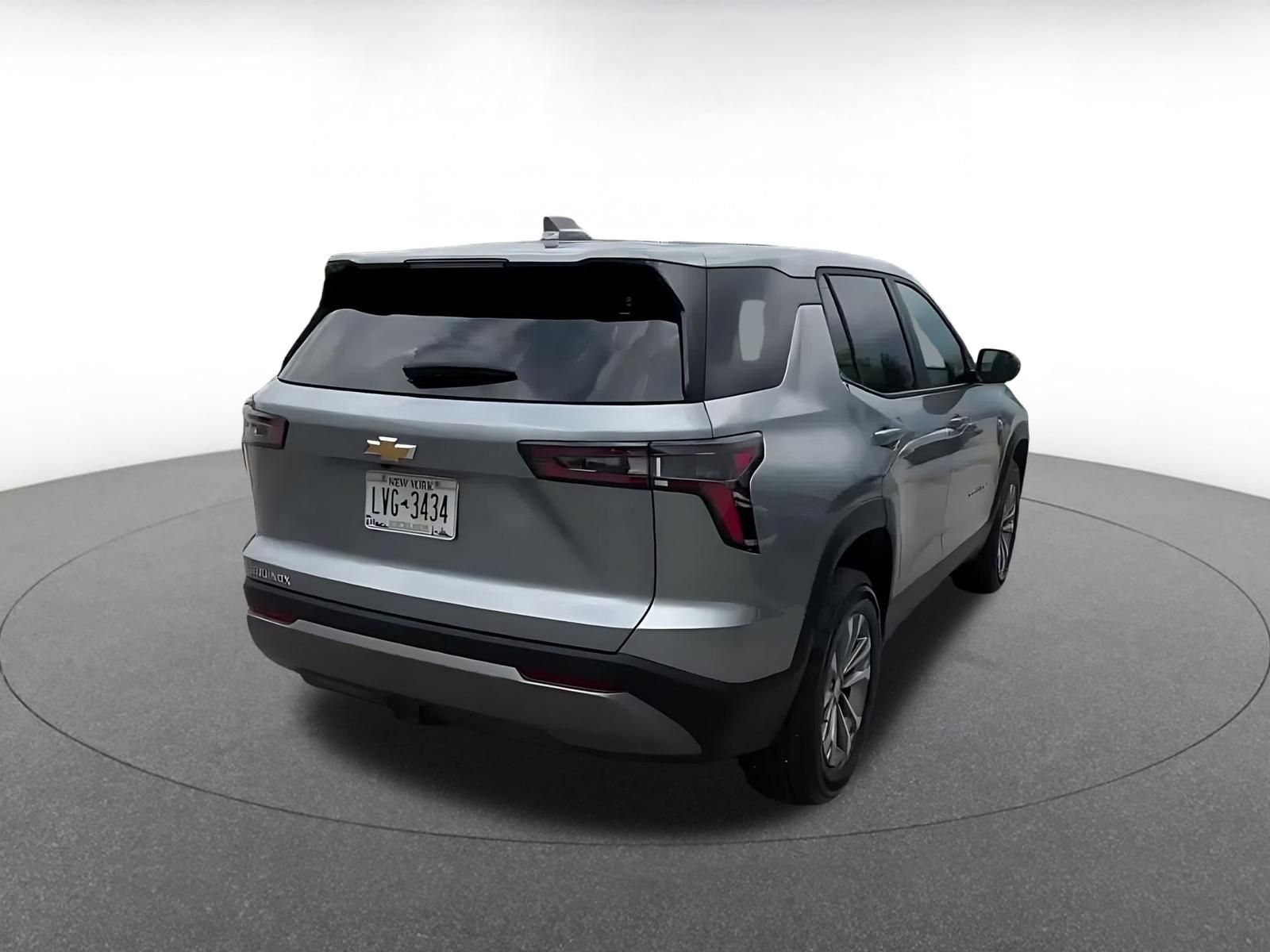 Used 2025 Chevrolet Equinox LT FWD image 13