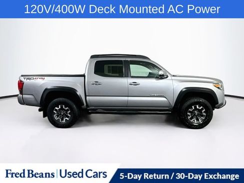Used 2017 Toyota Tacoma TRD Off-Road w/ Premium & Technology Package AWD/4WD image 11