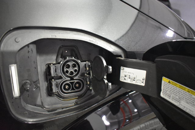 Certified 2024 Nissan Ariya AWD image 42