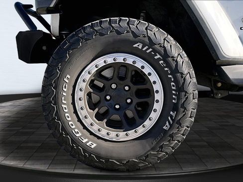 Certified 2020 Jeep Gladiator Overland AWD/4WD image 33