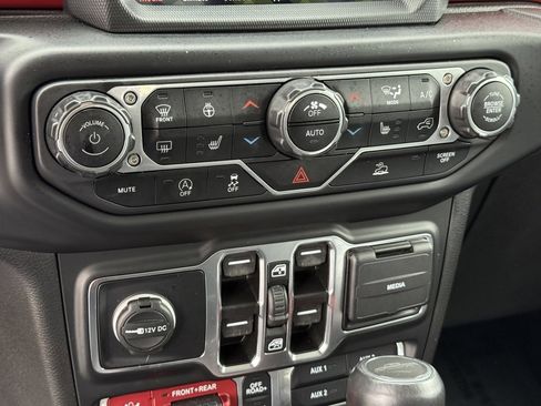 Used 2022 Jeep Gladiator Rubicon w/ LED Lighting Group image 23