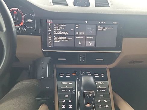 Used 2019 Porsche Cayenne AWD/4WD image 16