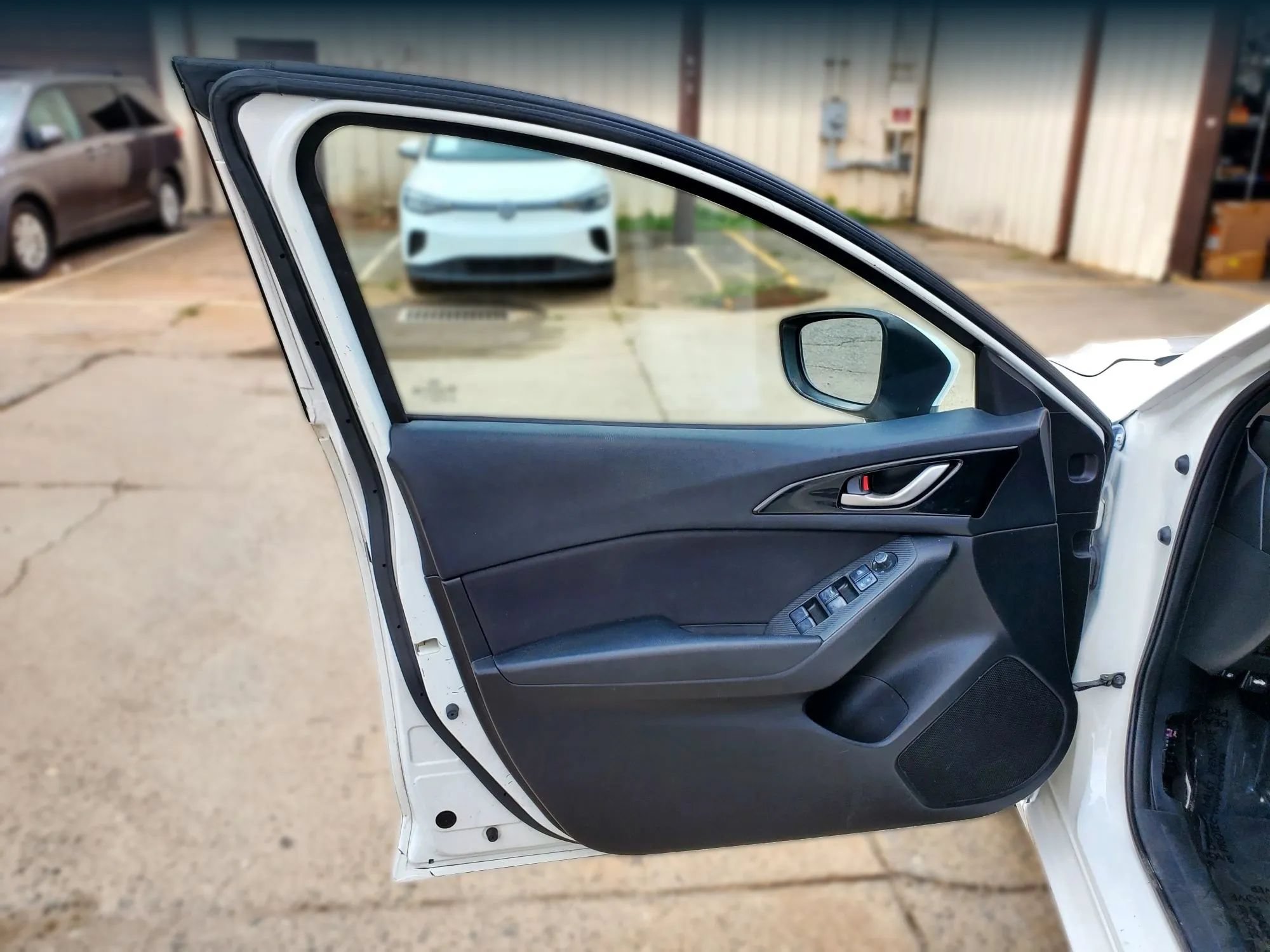 Used 2016 MAZDA MAZDA3 i Sport w/ Preferred Equipment Package FWD image 21