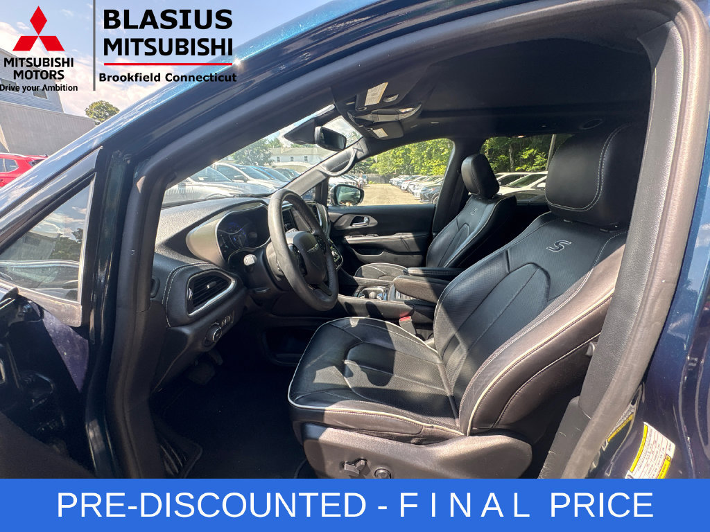 Used 2023 Chrysler Pacifica Limited w/ S Appearance Package FWD image 16