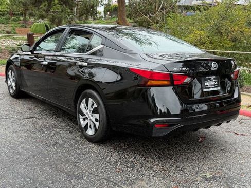 Used 2022 Nissan Altima 2.5 S w/ Driver Assist Package image 2