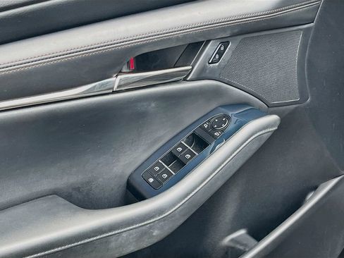 Used 2019 MAZDA MAZDA3 Hatchback FWD image 18