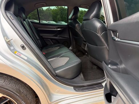 Used 2018 Toyota Camry SE FWD image 12
