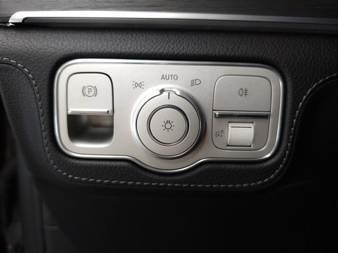 Used 2024 Mercedes-Benz GLS 450 4MATIC image 10