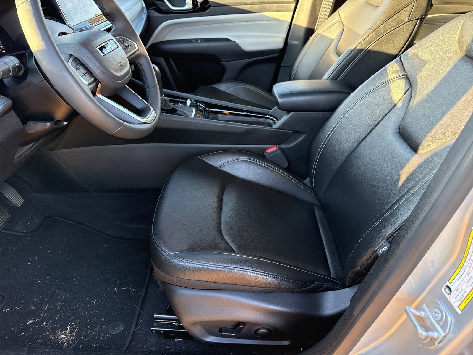 Used 2025 Jeep Compass Limited AWD/4WD image 11
