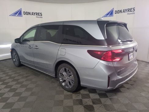 Certified 2025 Honda Odyssey Touring image 4