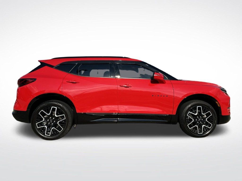 Used 2023 Chevrolet Blazer RS w/ Enhanced Convenience Package FWD image 3