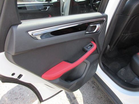 Used 2021 Porsche Macan AWD/4WD image 24