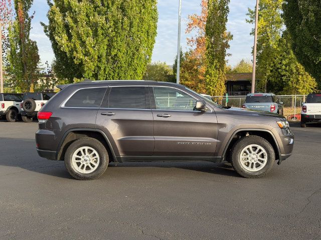 Used 2019 Jeep Grand Cherokee Laredo w/ Security & Convenience Group AWD/4WD image 2