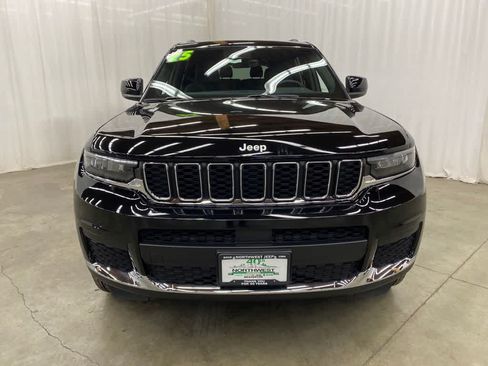 Used 2025 Jeep Grand Cherokee L Laredo AWD/4WD image 9