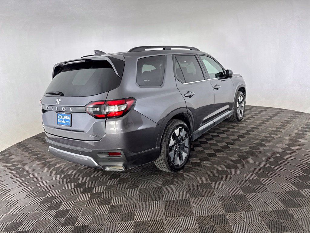 Certified 2026 Honda Pilot Touring image 5