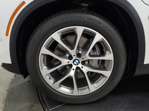 Used 2026 BMW X5 xDrive50e w/ Climate Comfort Package image 8