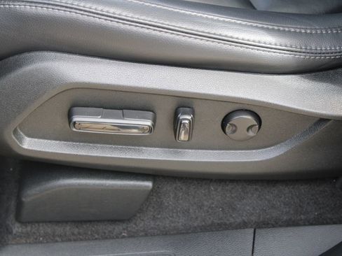 Used 2023 Honda Pilot Touring image 11