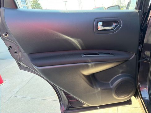 Used 2015 Nissan Rogue S FWD image 17