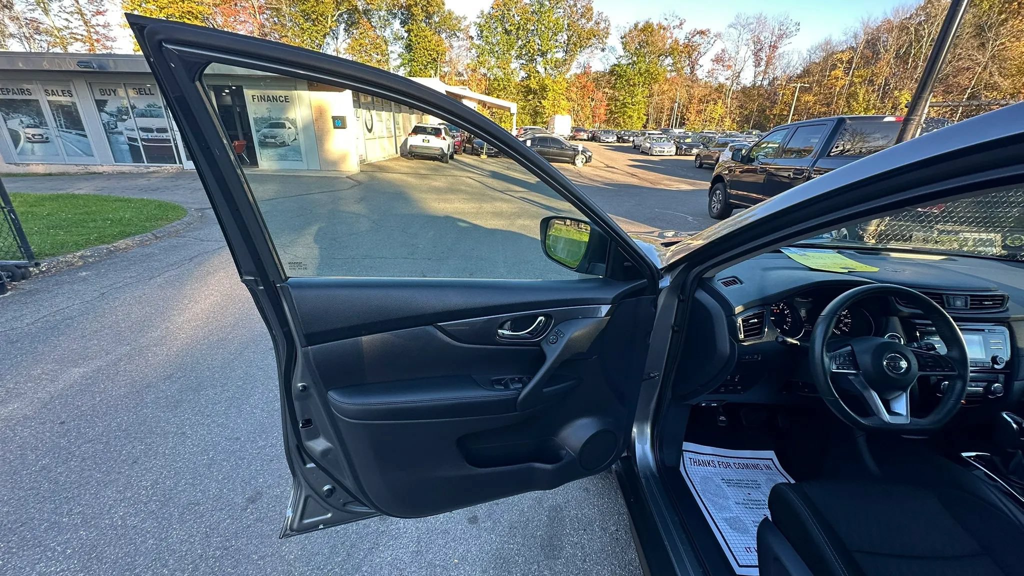 Used 2017 Nissan Rogue SV AWD/4WD image 26
