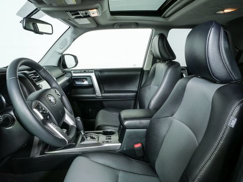 Used 2018 Toyota 4Runner SR5 Premium AWD/4WD image 5