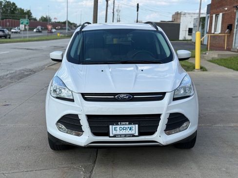 Used 2016 Ford Escape SE w/ Equipment Group 201A AWD/4WD image 2