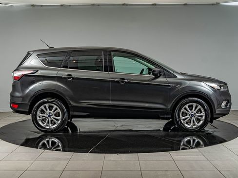 Used 2017 Ford Escape SE FWD image 4