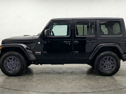 Used 2025 Jeep Wrangler Unlimited Sport AWD/4WD image 5