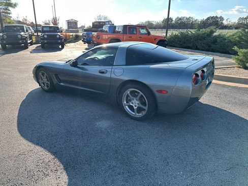 Used 2004 Chevrolet Corvette Coupe image 7