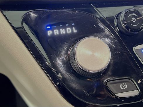 Used 2022 Chrysler Pacifica Touring-L image 24