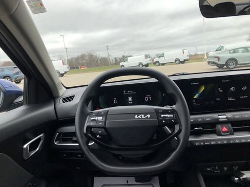 Used 2025 Kia K4 LXS image 14