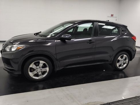 Used 2017 Honda HR-V LX image 2